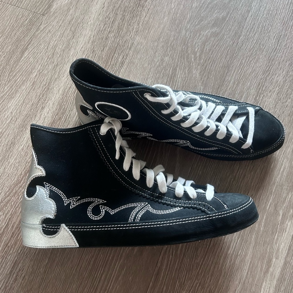 Converse Chuck Taylor All Star Sasha High Top - size 9.5 women’s